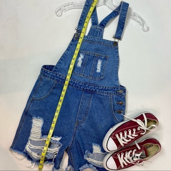 Rockn Rev Jean Overall distressed shorts size 2 - Picture 12 of 13
